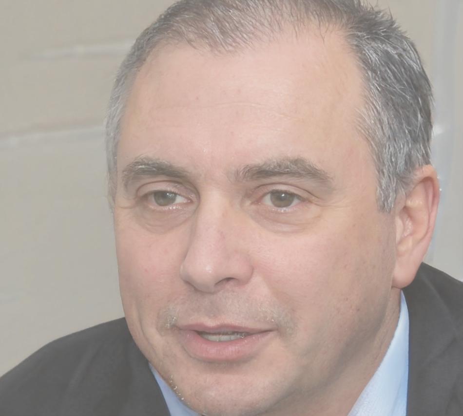 Roberto Mendoza, Director de Programas Académicos